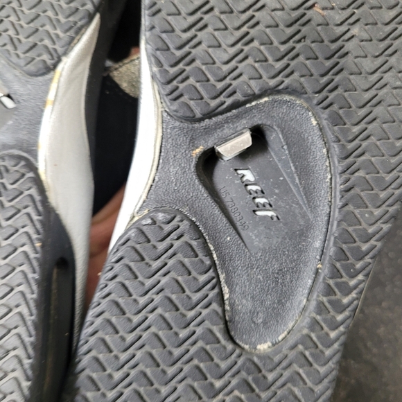 Reef Black and Silver Flipflops with Bottle Opener - Picture 6 of 6